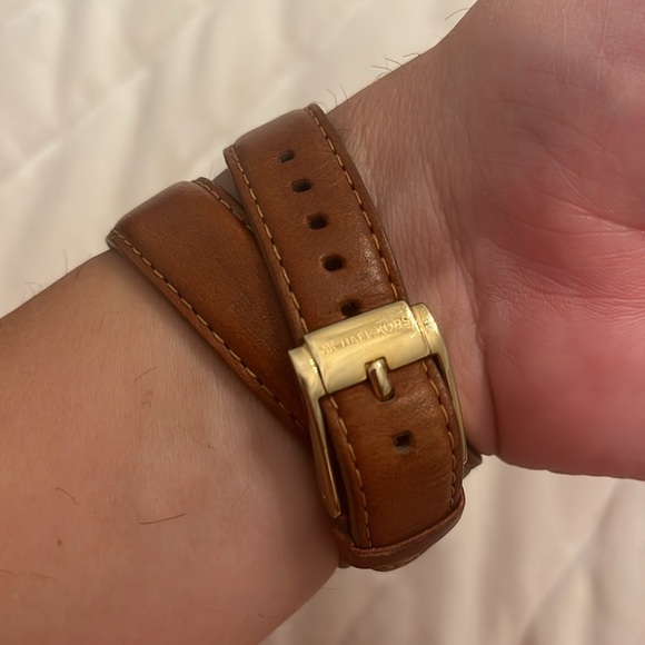 Michael Kors leather watch - Picture 3 of 5